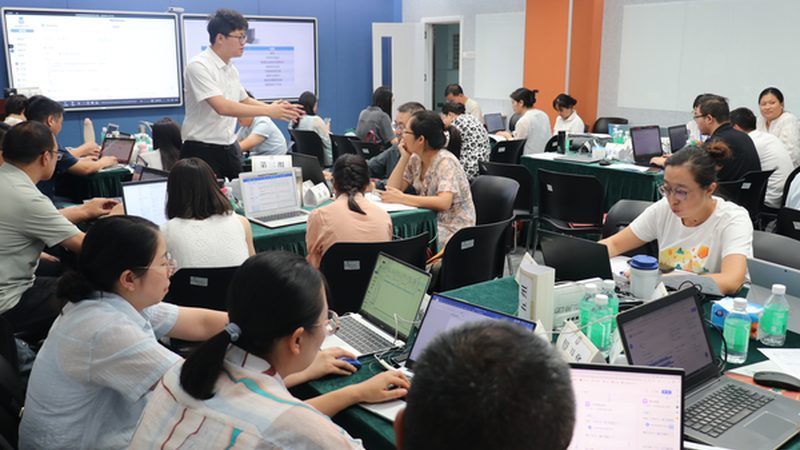 小标题：学历提升背景与需求